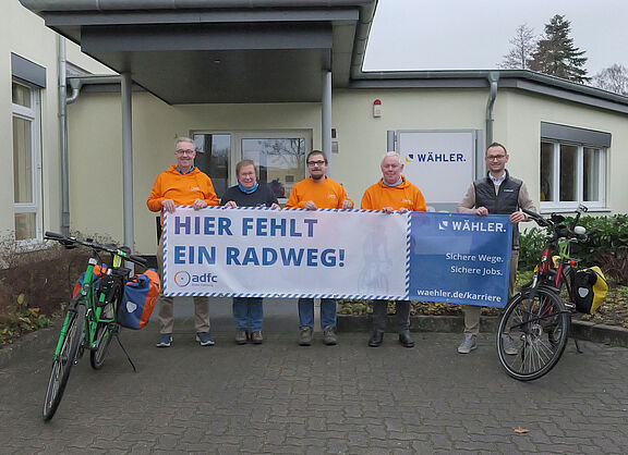 bei der Banner-Übergabe