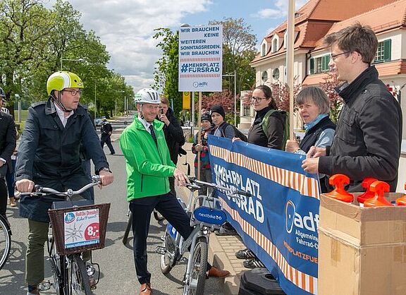 Bundesverkehrsminister Scheuer will die Bedingungen zum Radfahren verbessern. 