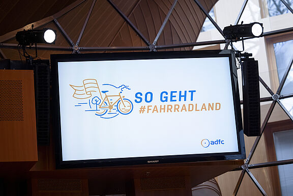 Monitor bei ADFC-Veranstaltung: So geht #Fahrradland