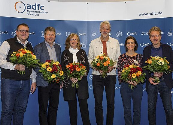 Der neue Bundesvorstand des ADFC (v.l.n.r.): Christoph Schmidt, Dr. Joachim Lohse, Amelie Döres, der neue Bundesvorsitzende Frank Masurat, Sarah Holczer, Christian Tänzler. 