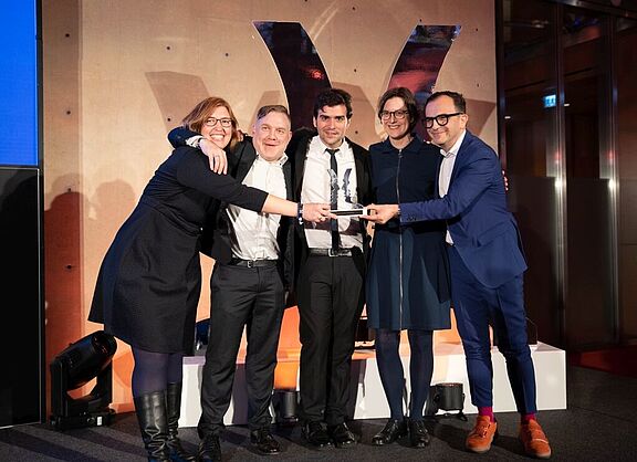 ADFC und Agentur Ballhaus West freuen sich über den Politikaward.
