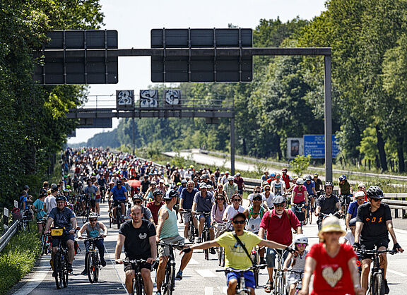 Die legendäre ADFC-Sternfahrt in Berlin steht in diesem Jahr unter dem Motto: „Mehr Recht fürs Rad - Viva la Radvolution!“