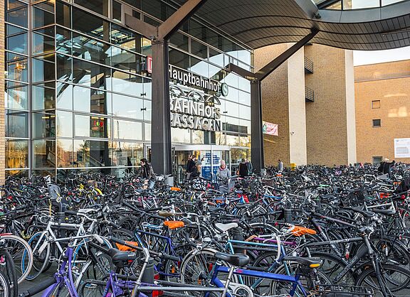 Fahrradparkplätze an Bahnhöfen