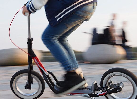 Roller sind praktisch und haben das Potenzial, Erwachsene dazu zubringen, ihr Auto stehen zu lassen.