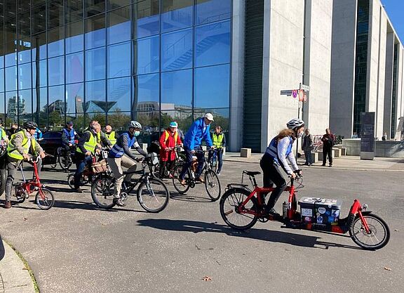 Der Parlamentskreis Fahrrad ging auf Tour in Berlin, um Beispiele für Fahrrad-Infrastruktur zu besichtigen. 