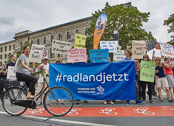 ADFC: Demonstrationzum Dieselgipfel