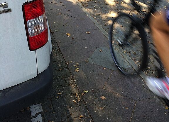 Zu schmaler Radweg