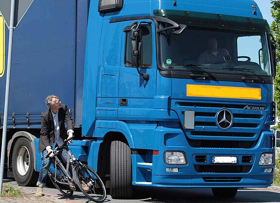 Abbiegeunfälle von Lkw mit Radfahrern haben oft schwerste Folgen