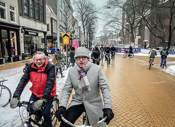 Der stellvertretende ADFC-Bundesvorsitzende Ludger Koopmann und Städtetagspräsident Markus Lewe unterwegs in Groningen.