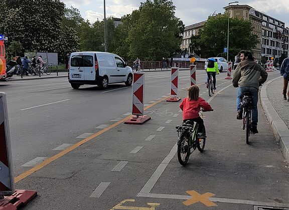 Pop-up-Radweg in Berlin-Kreuzberg.